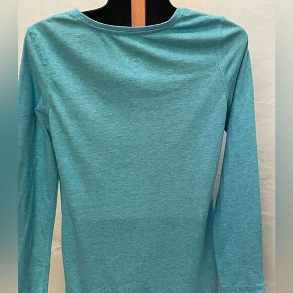 Medium Danskin Now semi fitted blue long sleeve lightweight stretch athletic top - Picture 4 of 10